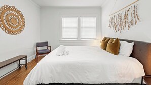 4 bedrooms, free WiFi, bed sheets - Fountain City Home 4br 2ba (5 miles from UT) (Knoxville)