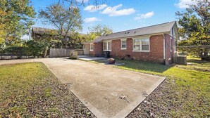 Property grounds - Fountain City Home 4br 2ba (5 miles from UT) (Knoxville)