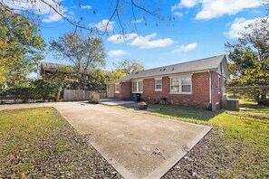 Property grounds - Fountain City Home 4br 2ba (5 miles from UT) (Knoxville)