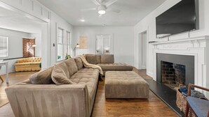 TV - Fountain City Home 4br 2ba (5 miles from UT) (Knoxville)