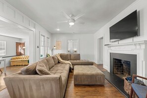 TV - Fountain City Home 4br 2ba (5 miles from UT) (Knoxville)