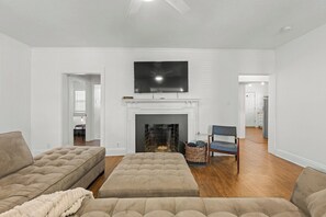 Living Room - Fountain City Home 4br 2ba (5 miles from UT) (Knoxville)