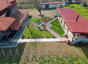 Outdoor dining - Matisi Farm & Feast Retreat (Pichkhovani)