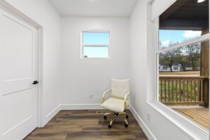 Interior - SoKno 4br/3ba near downtown Knoxville 30+ Day Stay (Knoxville)