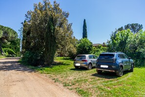 Property grounds - Apartment 'Scuole Grandi' with Shared Garden (Gavorrano)