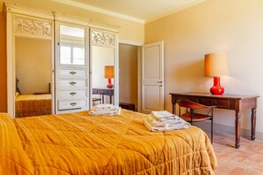 1 Schlafzimmer, Bügeleisen/Bügelbrett, Bettwäsche