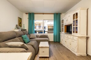 Living area - WELCS APARTMENT 325 EMP with terrace steps from the (Llança)