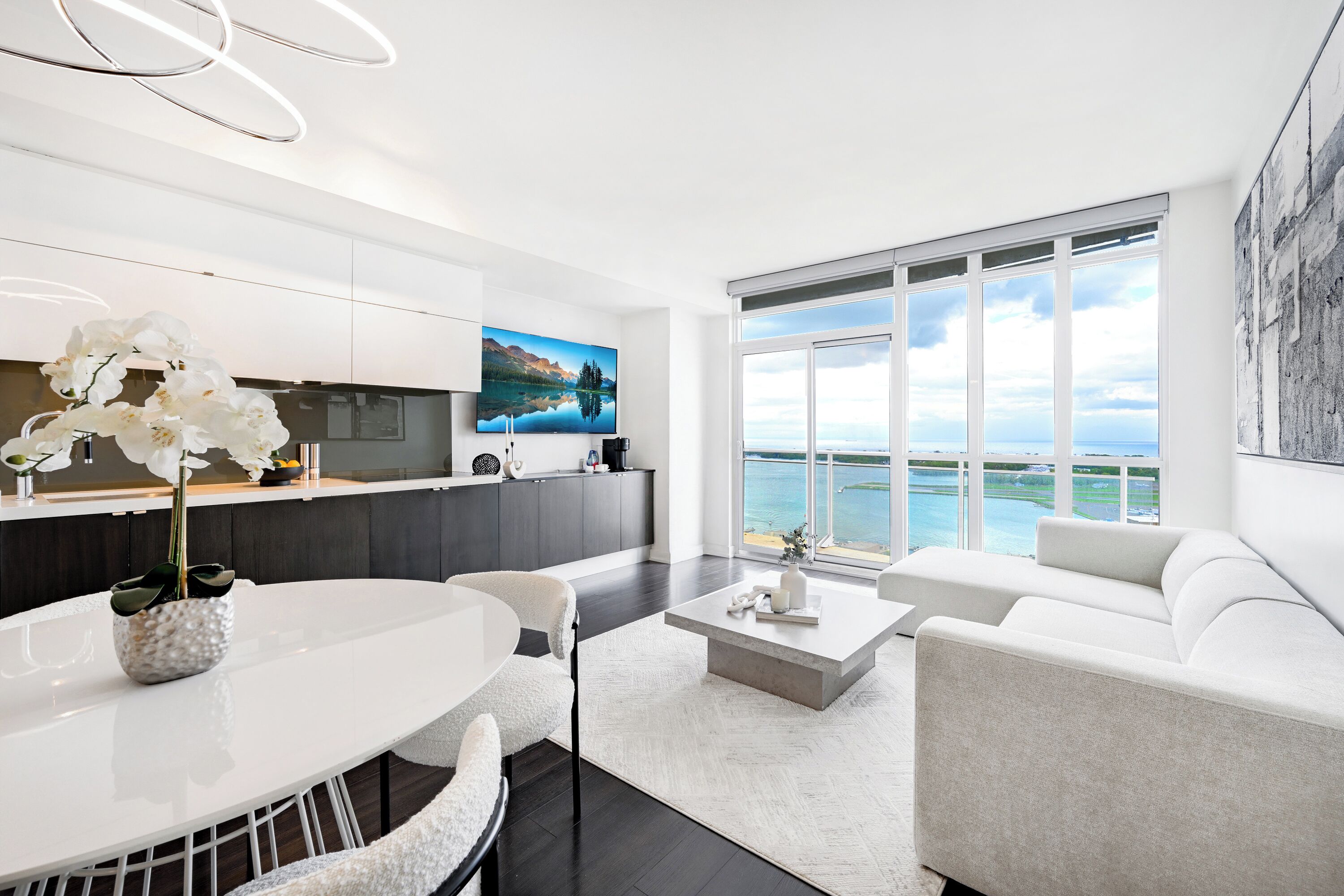 Signature Suite, 1 Queen Bed, Balcony, Lake View