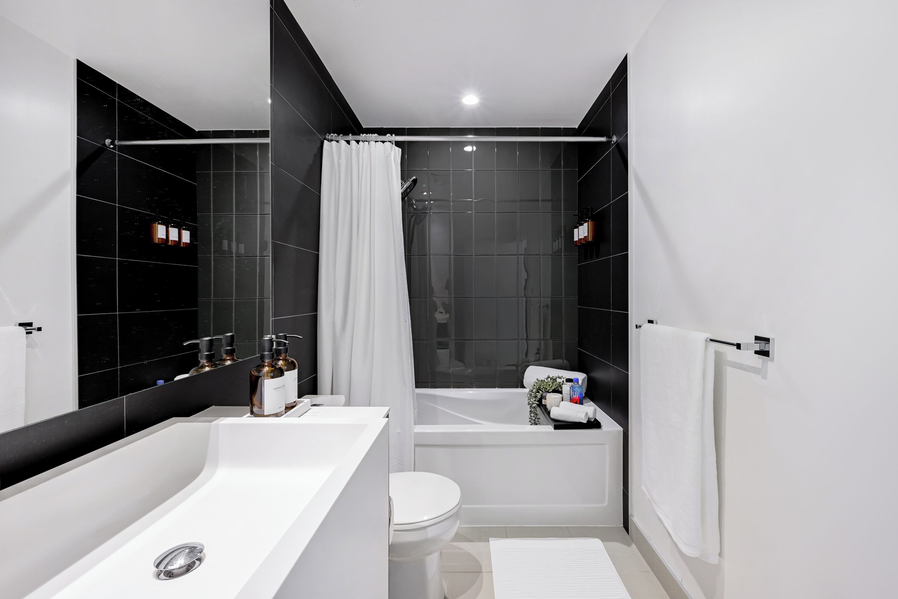 Signature Suite, 1 Queen Bed, Balcony, Lake View | Bathroom