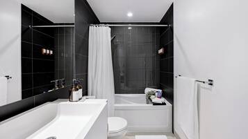 Signature Suite, 1 Queen Bed, Balcony, Lake View | Bathroom