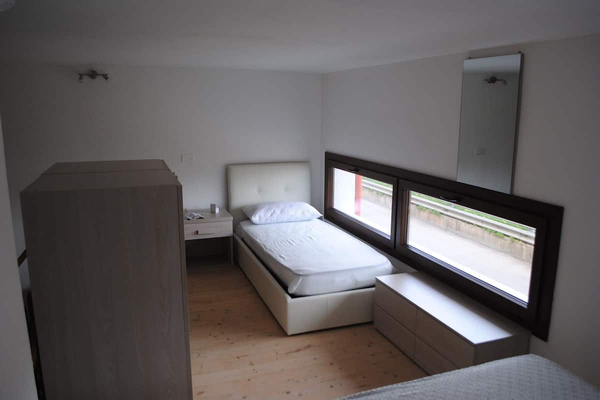 Junior Duplex, Patio