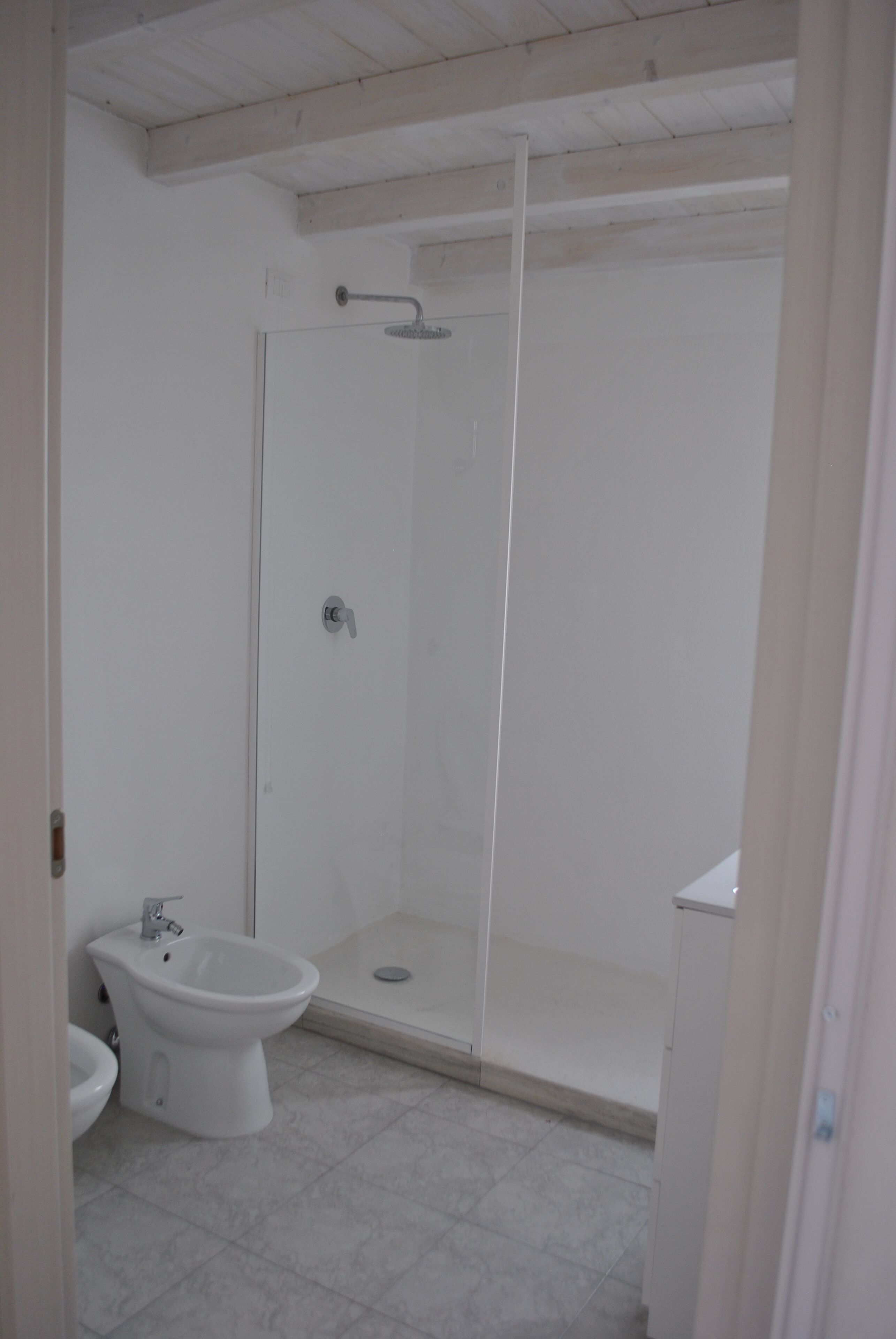 Junior Duplex, Patio | Bathroom | Shower, hair dryer, towels, soap
