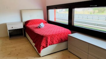 Junior Duplex, Patio | Free WiFi