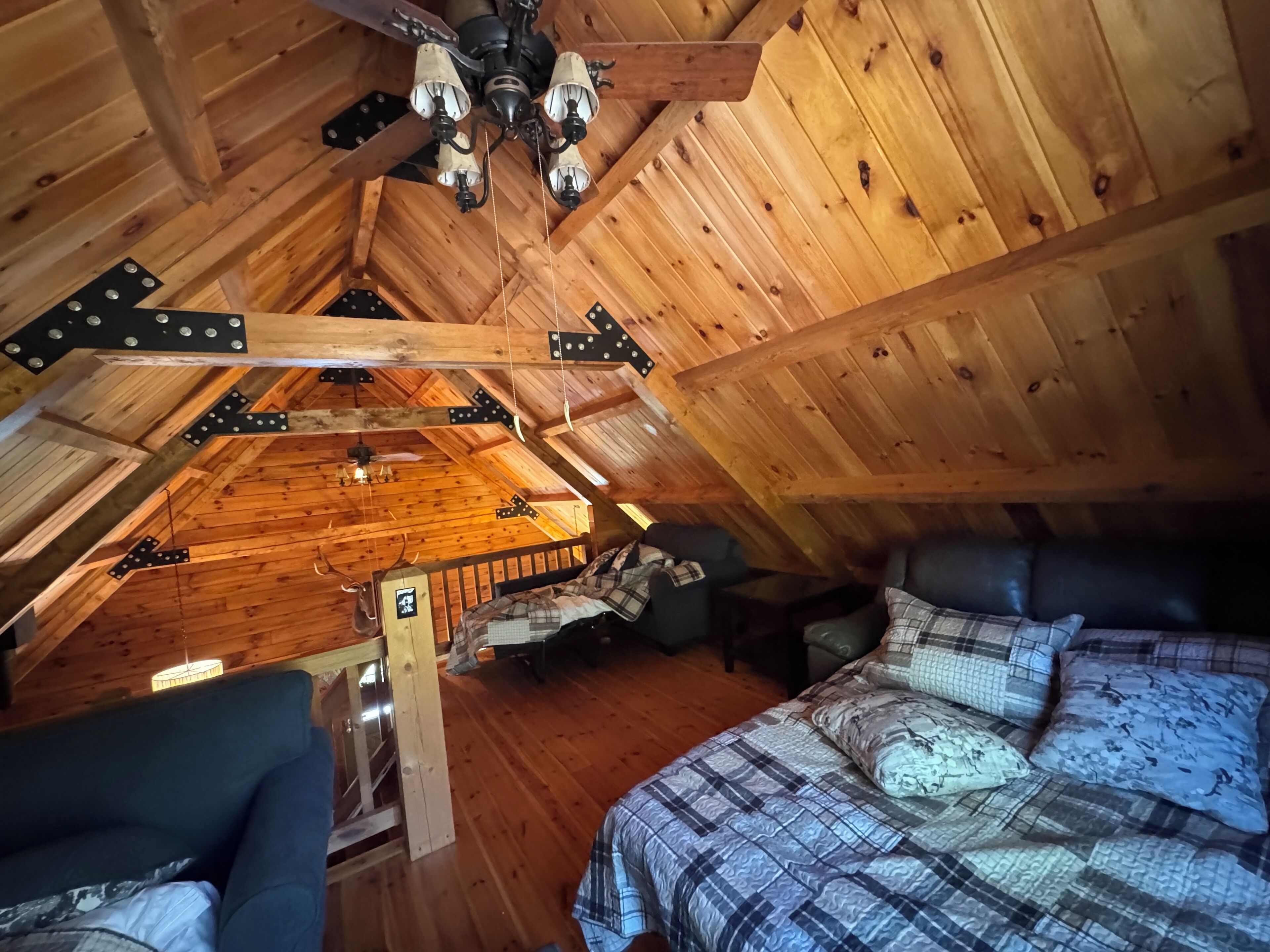 2 bedrooms, internet, bed sheets