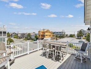 Outdoor dining - Spacious 5BR Beach House | 1 Block to Ocean! (Bethany Beach)