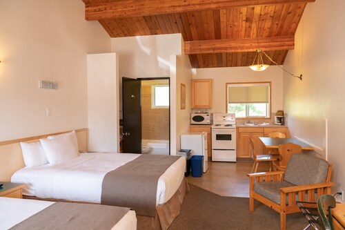 Private Canmore Room in great Central Location!