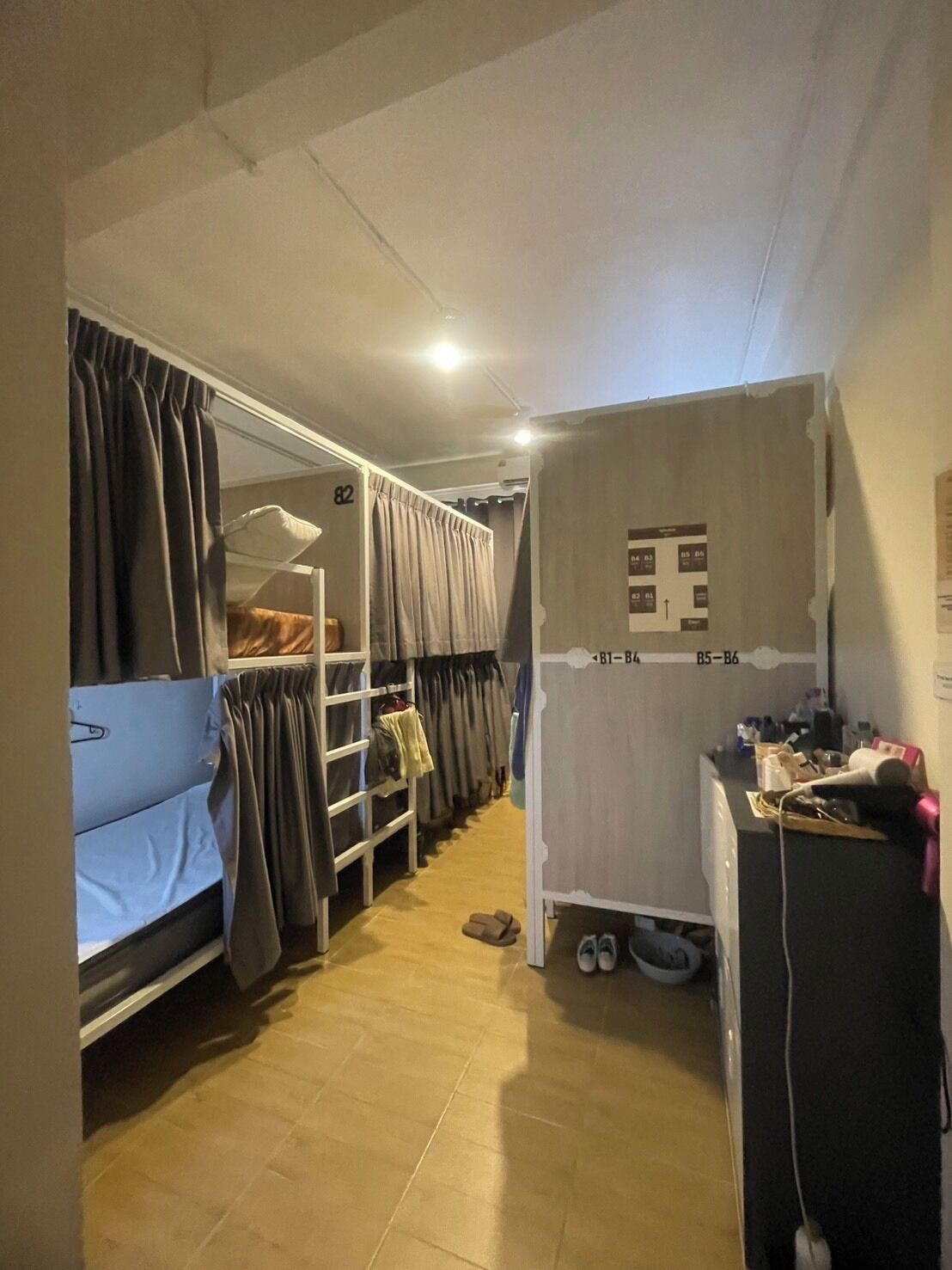 Dormitório compartilhado básico, somente para mulheres