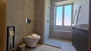 Bathroom - Vrbo Property (Câmara de Lobos)