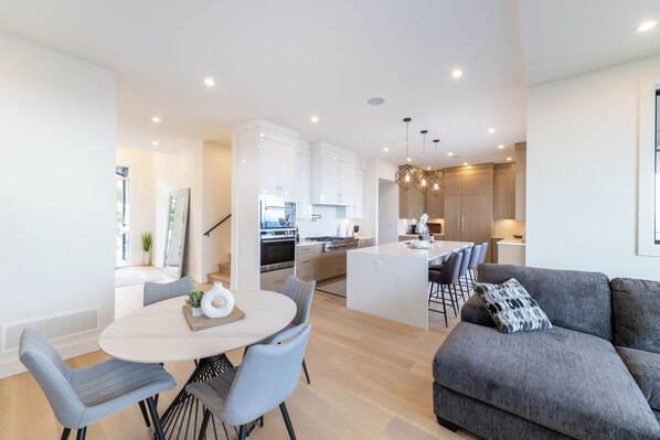 Interior - Starlight Ridge (Victoria)
