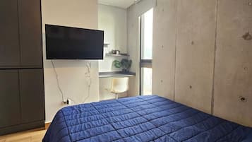 3 bedrooms, iron/ironing board, internet, bed sheets