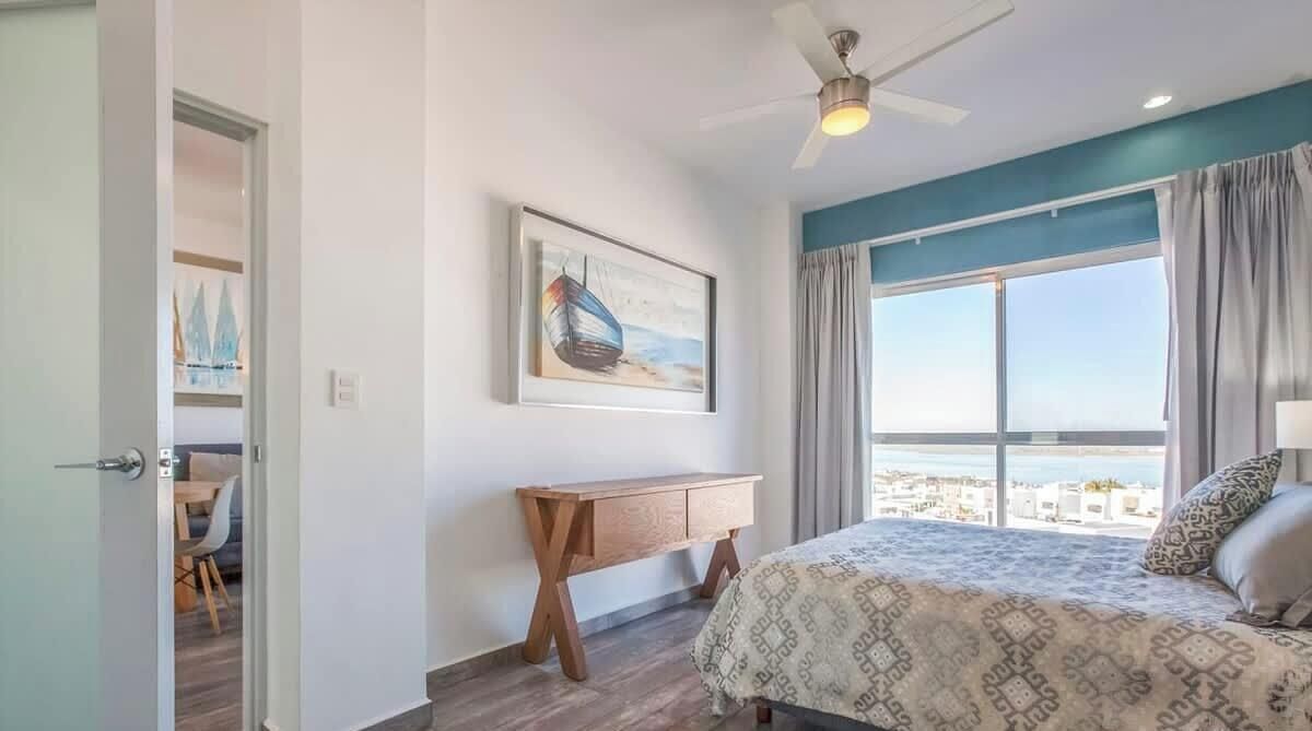 1 dormitorio, tabla de planchar con plancha, wifi y ropa de cama