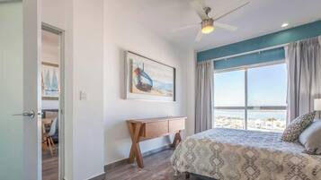 1 dormitorio, tabla de planchar con plancha, wifi y ropa de cama