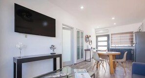 Interior - Bayview Terrace, Pools, Gym, Walk to Malecon (La Paz)