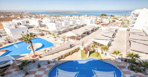 Bayview Terrace, Pools, Gym, Walk to Malecon
