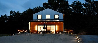 Dune Lake Retreat, Pool,HotTub,FirePit,Sleep16,10m drive to beach,90 min Chicago