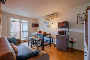 TV - FREJUS Apartment 5 minutes from town center and 10 minutes from the sea, (Fréjus)