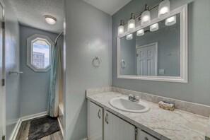Shower, hair dryer, towels - A Beach Escape- 1973 New River Inlet Rd (North Topsail Beach)
