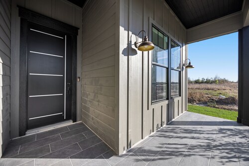 Elegant 4-Bedroom Stay Comfort & Style in Cleveland, TX