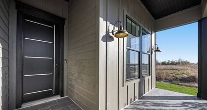 Elegant 4-Bedroom Stay Comfort & Style in Cleveland, TX