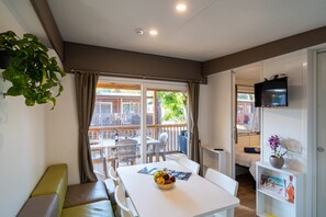 Mobile Home | Living room - Mobilhome im Ferienpark mit Grosser Poolanlage (Orbetello)