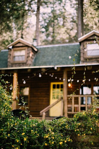 Modern-Rustic Cabin: 5 mins to Downtown Nevada City & 15 mins to Yuba River