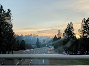 Balcony - Modern-Rustic Cabin: 5 mins to Downtown Nevada City & 15 mins to Yuba River (Nevada City)