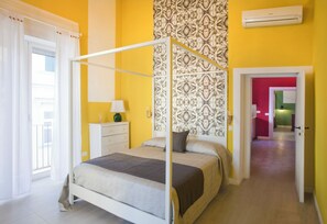 3 bedrooms, bed sheets - Au Vieux Lavinaio - Two Bedroom Apartment, Sleeps 4 (Naples)