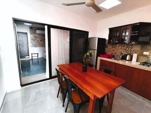 Private kitchen - Casa Solecito - Bright and Cozy Stay Near Valladolid Center (Valladolid)