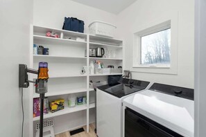 Private kitchen - Prime Location! 5 Min to National Park & Wineries (Afton)