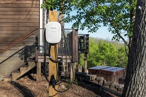 Property grounds - Prime Location! 5 Min to National Park & Wineries (Afton)