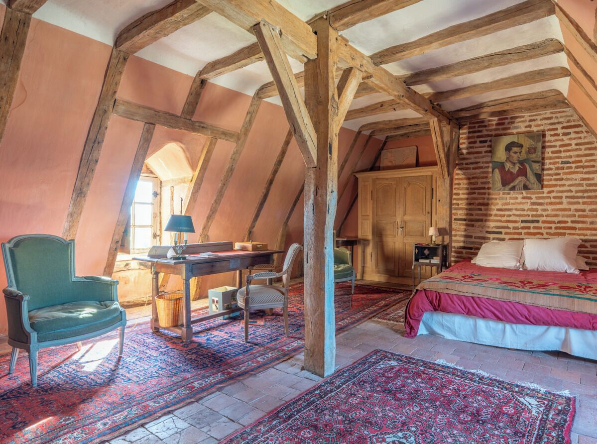 9 bedrooms, iron/ironing board, internet, bed sheets