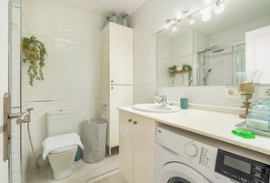Shower, hair dryer, towels - Costa Caleta (La Caleta)