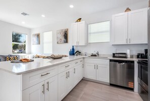 Fridge, microwave, oven, stovetop - Cozy Newly Built Dwelling (West Palm Beach)