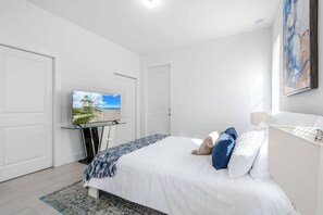 Iron/ironing board, WiFi, bed sheets - Cozy Newly Built Dwelling (West Palm Beach)
