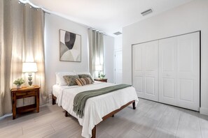 2 bedrooms, iron/ironing board, WiFi, bed sheets - Comfortable Brand-New Home (West Palm Beach)