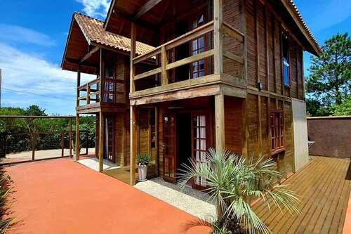 Spacious and well-located chalet in Praia do Rosa.