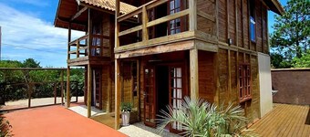 Spacious and well-located chalet in Praia do Rosa.