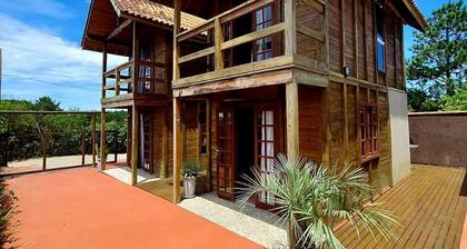 Spacious and well-located chalet in Praia do Rosa.