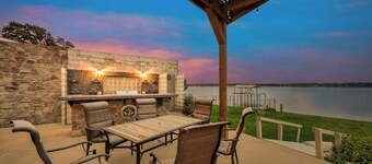 Gun Barrel Lakefront Retreat