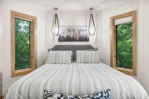 4 bedrooms, desk, iron/ironing board, WiFi